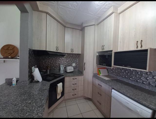 2 BEDROOM APARTMENT FOR SALE IN MALVERN